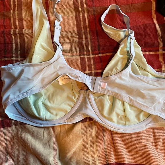 NWOT old navy bra - Picture 2 of 3